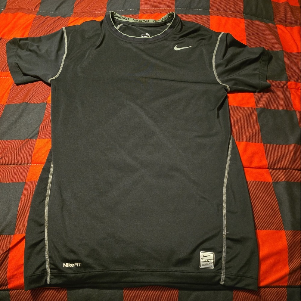 Men's Nike Pro Fitted Base Layer, X-large (XL) Undershirt, Body Cooling